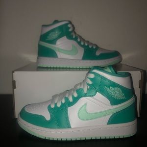 Jordan 1 Mid “Washed Teal” Size 5 Women